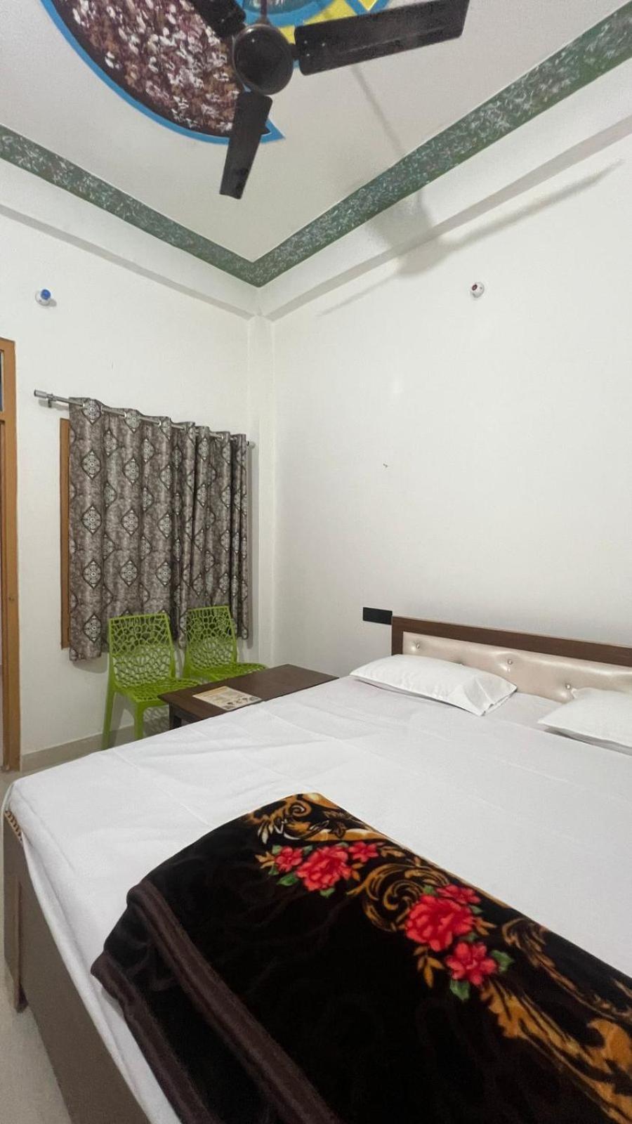 Veda Palace, 900 Meter Distancce From Temple Ayodhya Luaran gambar