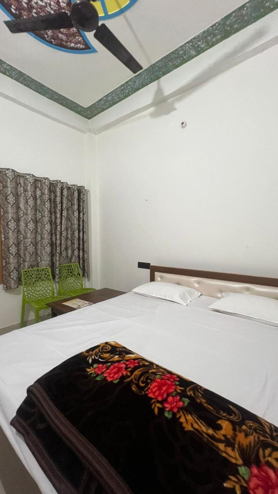 Veda Palace, 900 Meter Distancce From Temple Ayodhya Luaran gambar