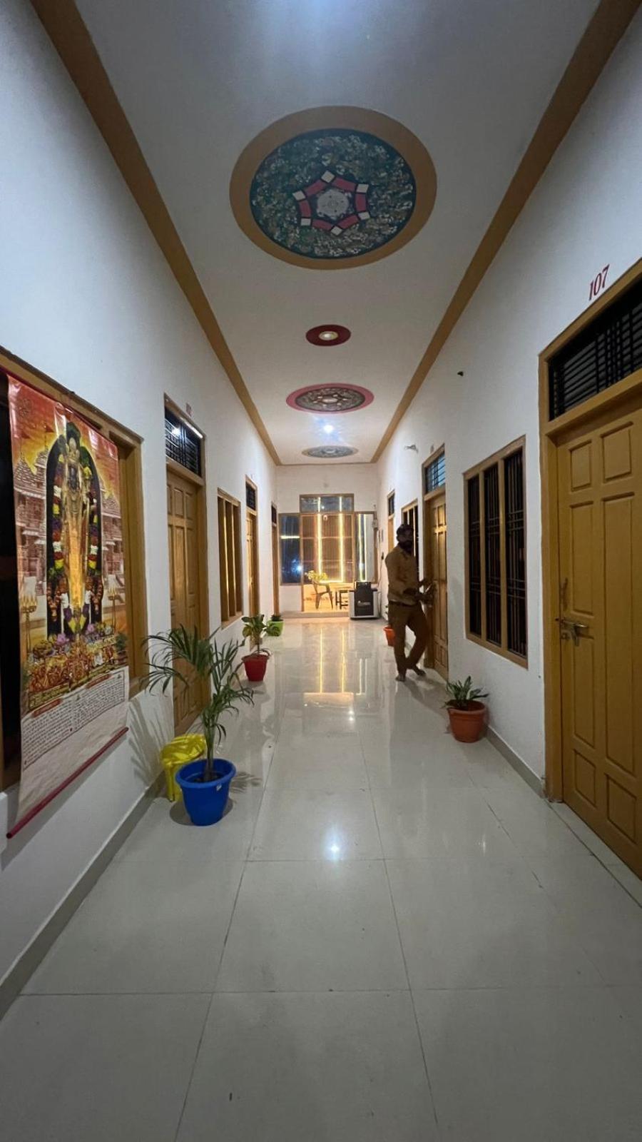 Veda Palace, 900 Meter Distancce From Temple Ayodhya Luaran gambar